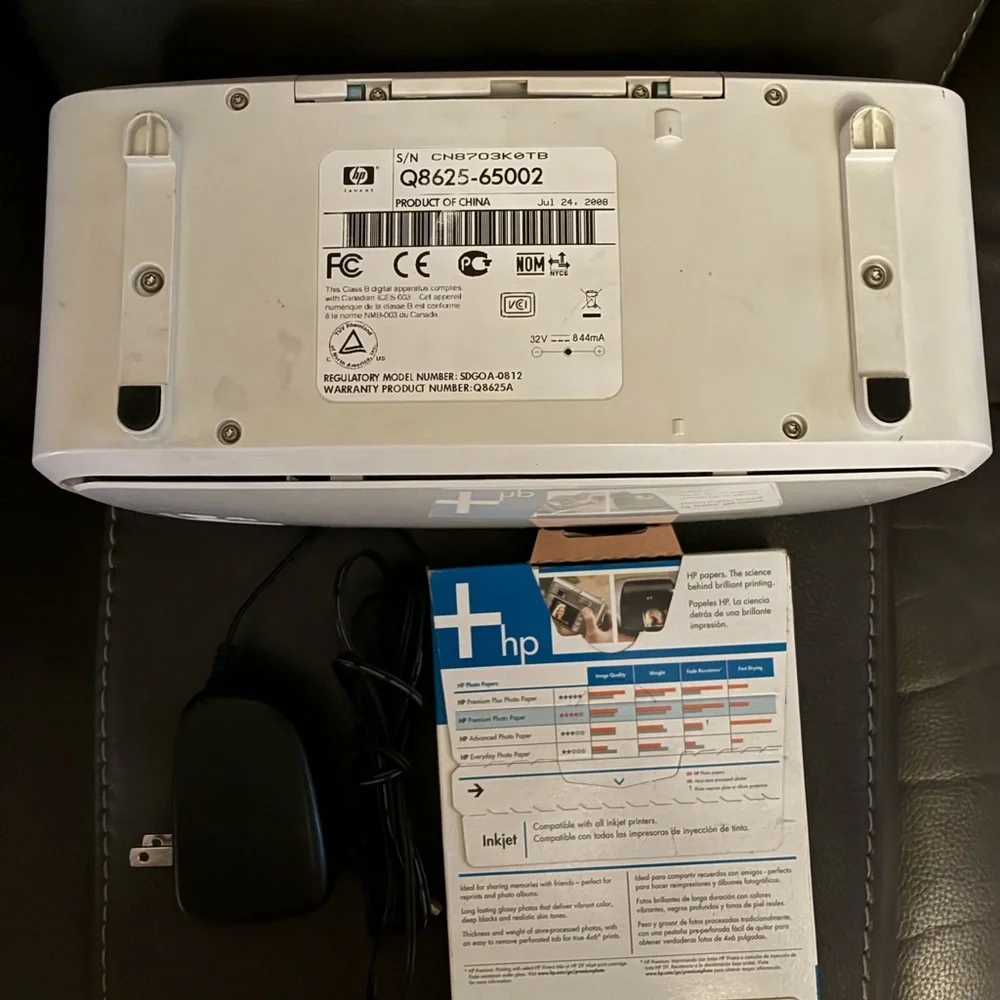HP PhotoSmart A532 Compact Photo Inkjet Printer w/HP Photo Paper 60 Pack